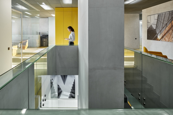 Стекло и бетон в дизайне интерьера офиса