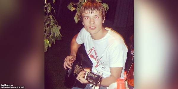 Макс Корж в детстве, юности с гитарой