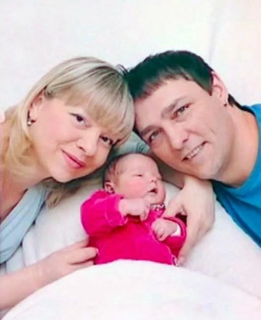 Юрий Шатунов с женой и ребенком