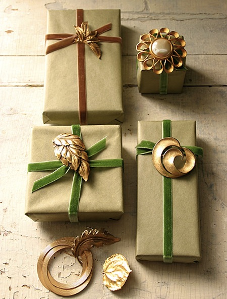 Brooch_Gift_Wrap