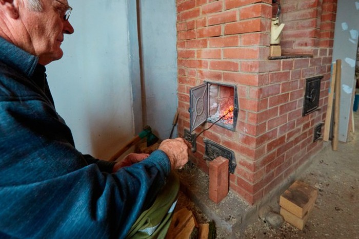 Житель Белоруссии строит соломенный дом (25 фото)