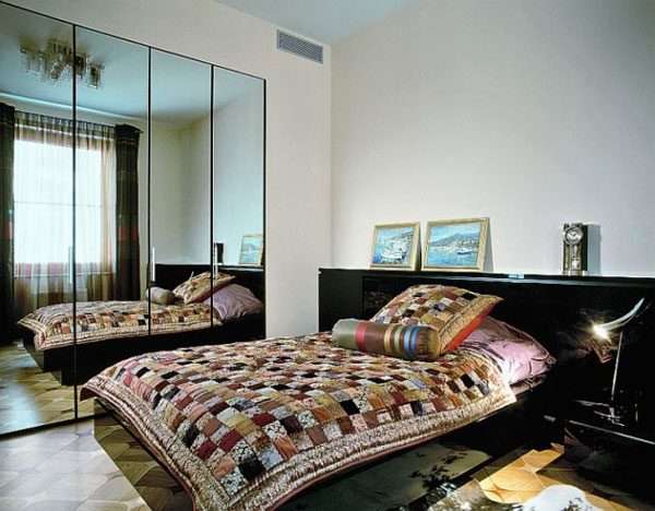 Зеркала в спальне 12 м зрительно увеличивают пространство