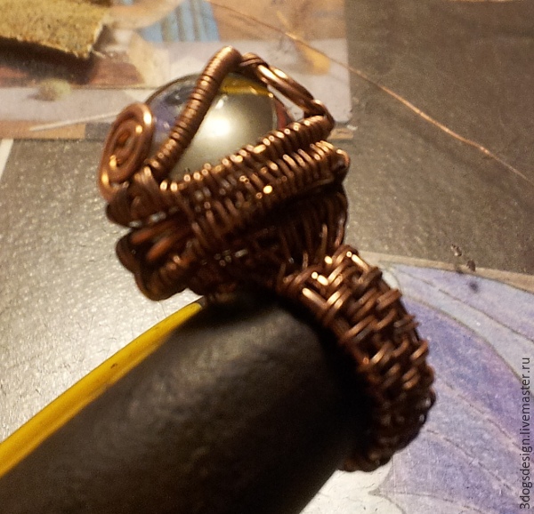 «Бюджетный брульянт», или Делаем кольцо со стеклянным шариком из медной проволоки, фото № 26