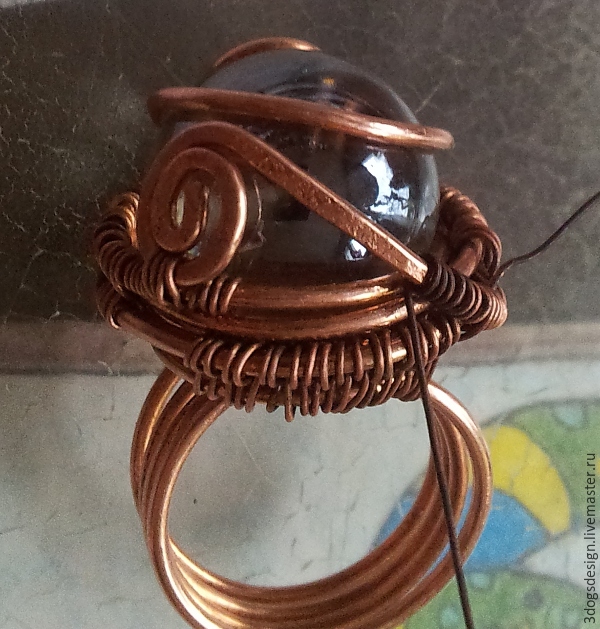 «Бюджетный брульянт», или Делаем кольцо со стеклянным шариком из медной проволоки, фото № 24