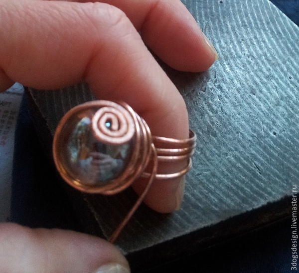 «Бюджетный брульянт», или Делаем кольцо со стеклянным шариком из медной проволоки, фото № 13