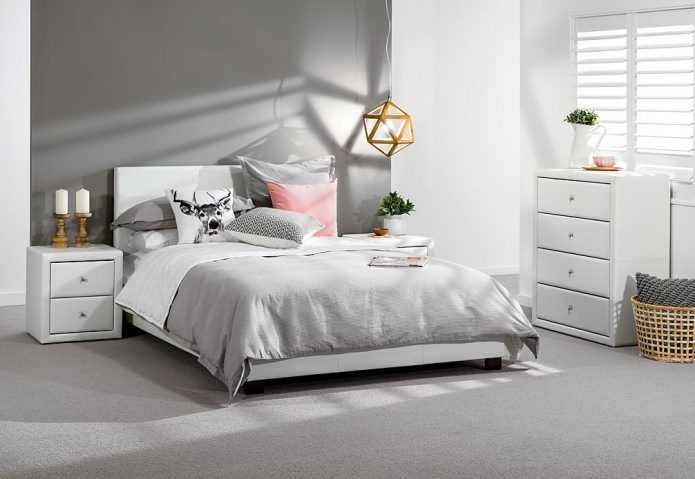 Дизайн спальни в серо-белых тонах