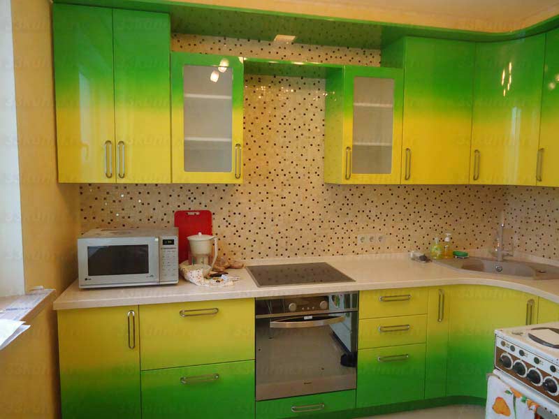 Желто-зеленый кухонный ганитур
