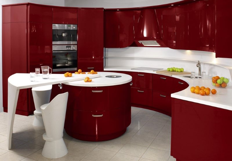 Бардовый кухонный гарнитур с белыми столешницами