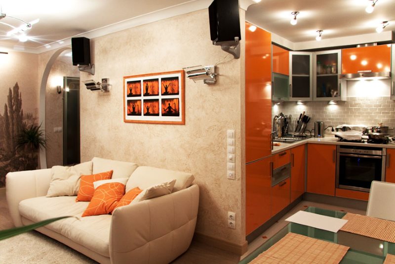 Оранжевый гарнитур в кухне после объединения с гостиной