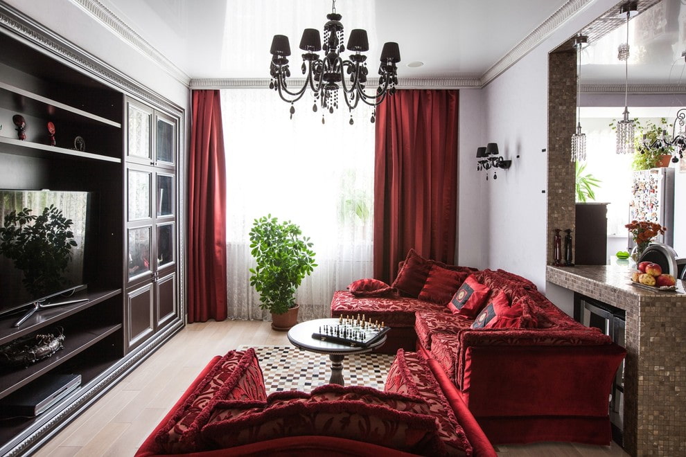 Бардовый текстиль в интерьере зала стиля арт деко