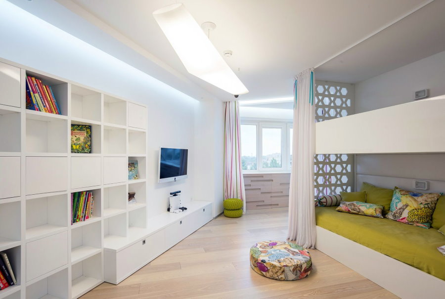 Белая комната в стиле хай-тек для двоих детей