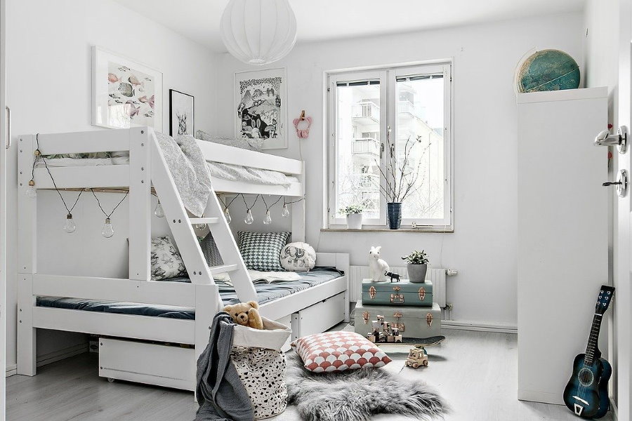 Белая детская комната в скандинавском стиле
