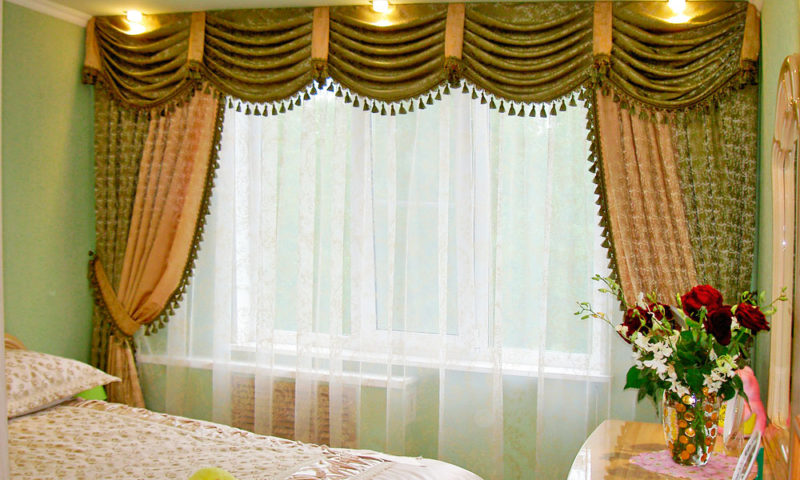 Дизайн спальни: шторы ламбрекенами