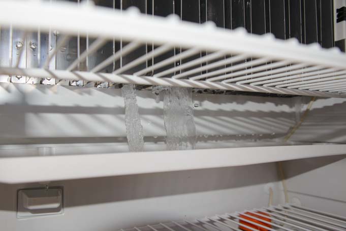 Как можно быстро разморозить холодильник