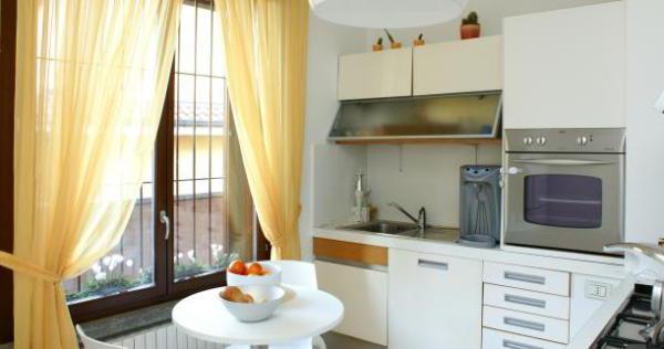 классические шторы для кухни