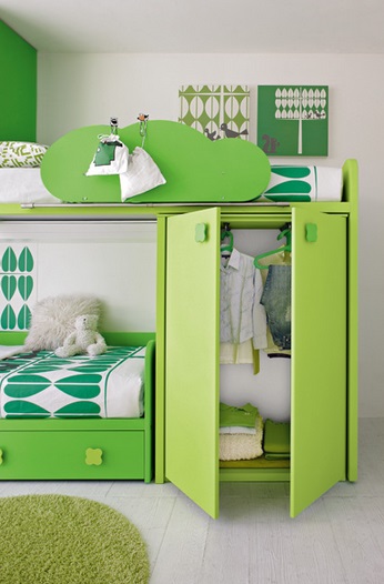 серо зеленая спальня фото