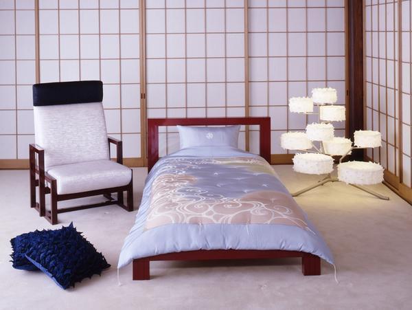 Японский стиль хорошо подойдет для небольших спален, поскольку он предусматривает использование минимального количества мебели 
