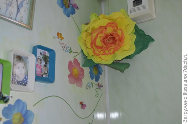 цветок на стена