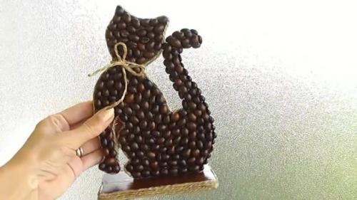 Кошки из бутылок и шпагата. Декоративная поделка (кошка) из кофейных зёрен