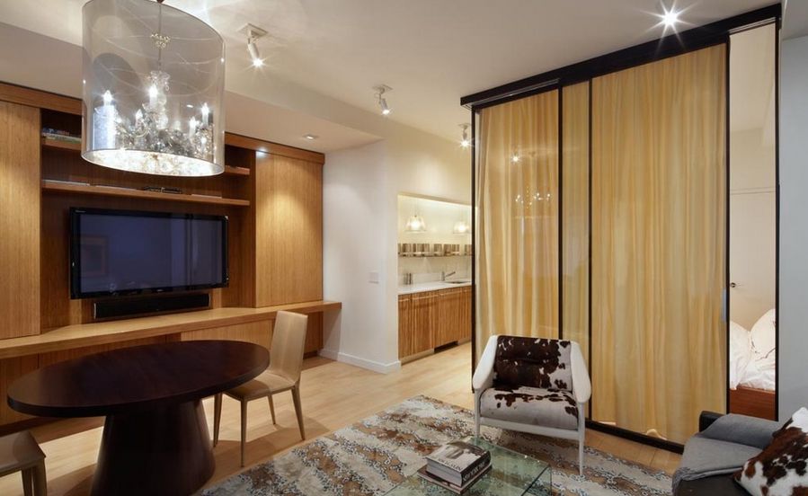 Дизайн маленькой квартиры со стеклянными перегородками - фото 2