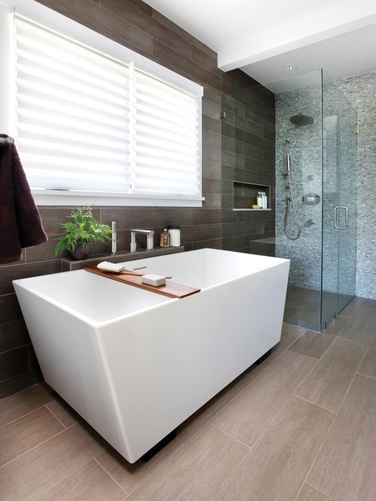 Современный дизайн совмещённой ванной с душевой