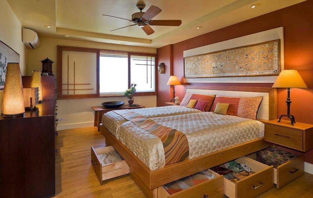 В качестве материала для пола в японской спальне желательно использовать паркет или ламинат, изготовленный из натуральной древесины