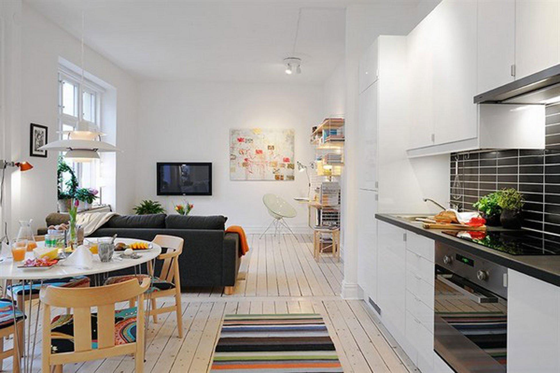 Совмещённая кухня с гостиной будет отличным вариантом, чтобы сэкономить полезную площадь помещения 