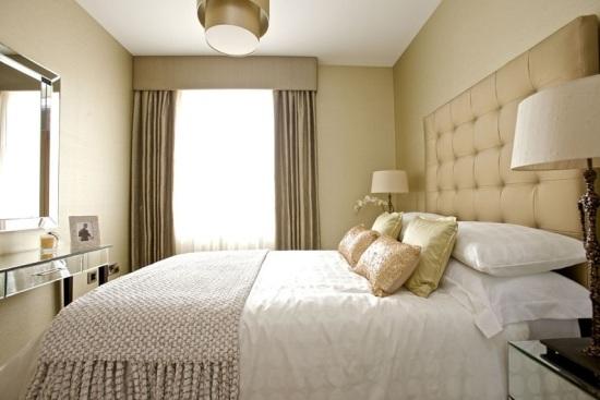 Даже маленькая спальня может стать уютной и практичной комнатой