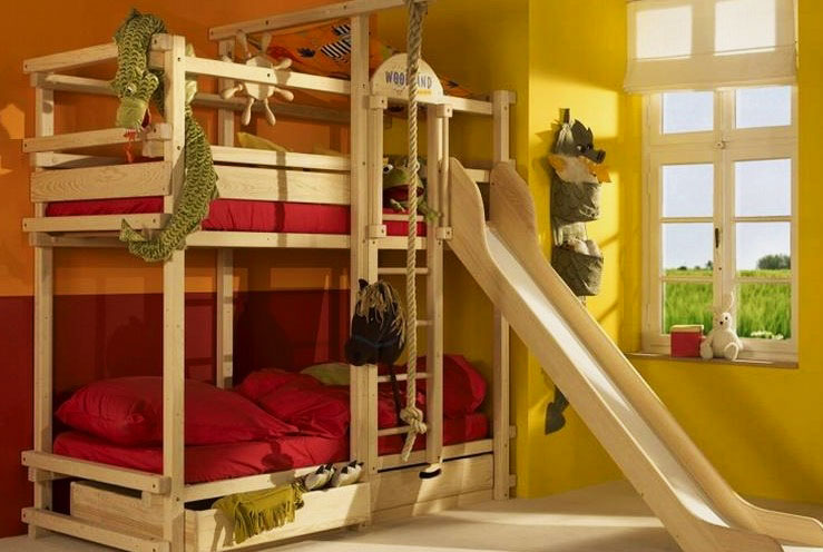 Большая двухъярусная кровать для детей с горкой