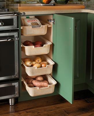 идея как навести порядок на маленькой кухне: хранение овощей