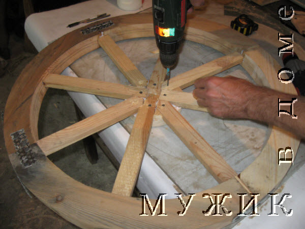 колесо деревянное для телеги