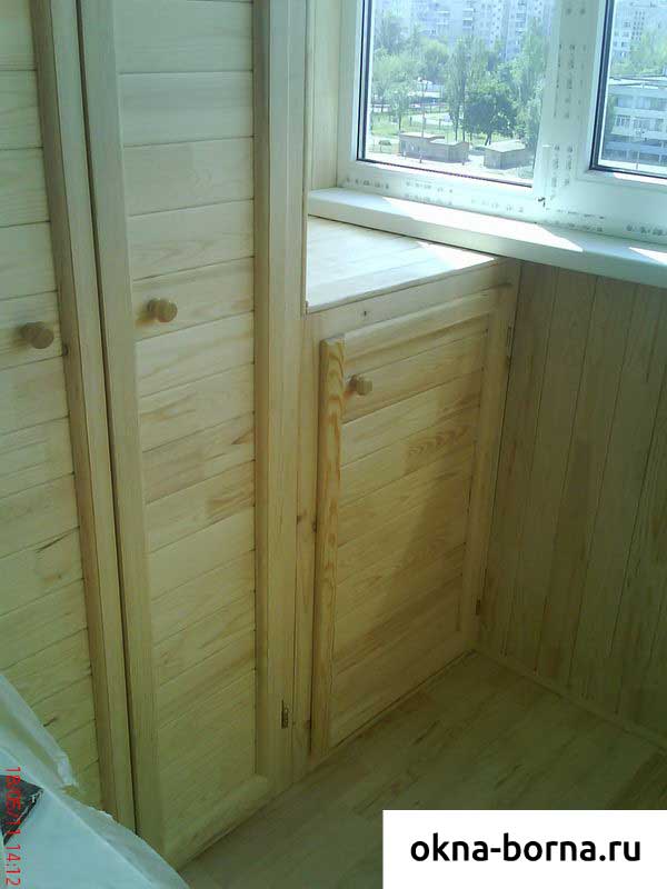 Встраиваемый шкаф деревянный на балкон