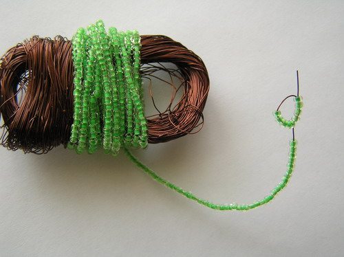 Процесс плетения кактуса из бисера-2
