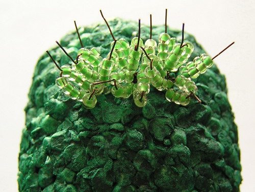 Процесс плетения кактуса из бисера-7