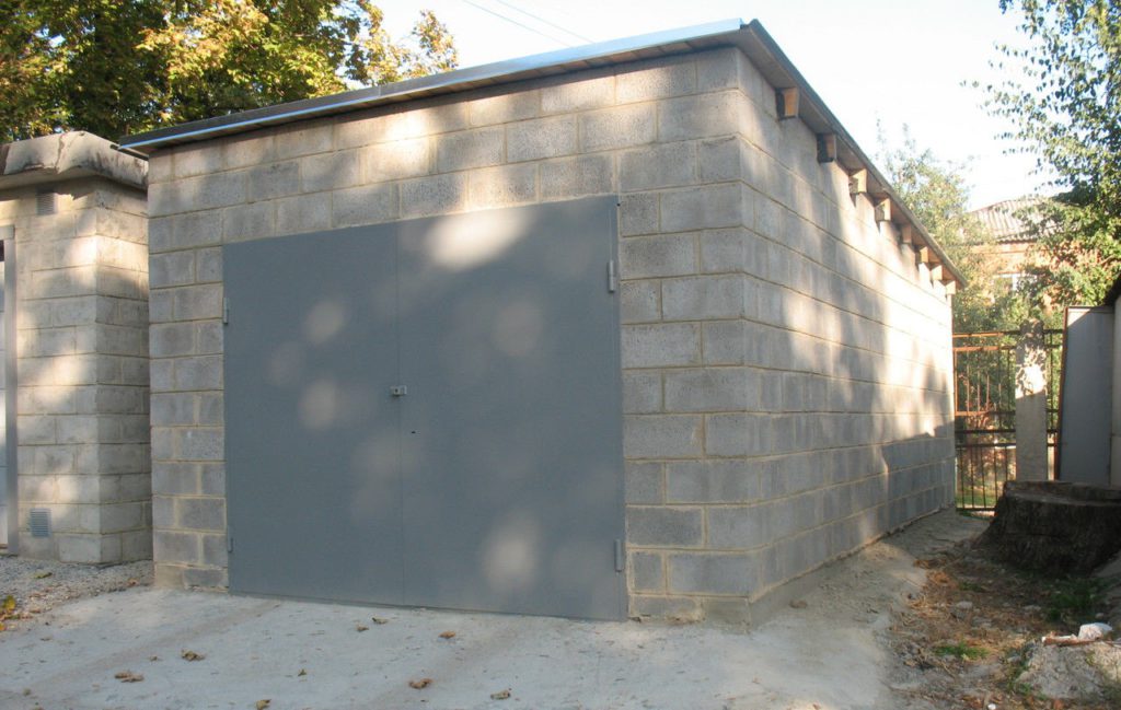 Строительство стен гаража из шлакоблоков