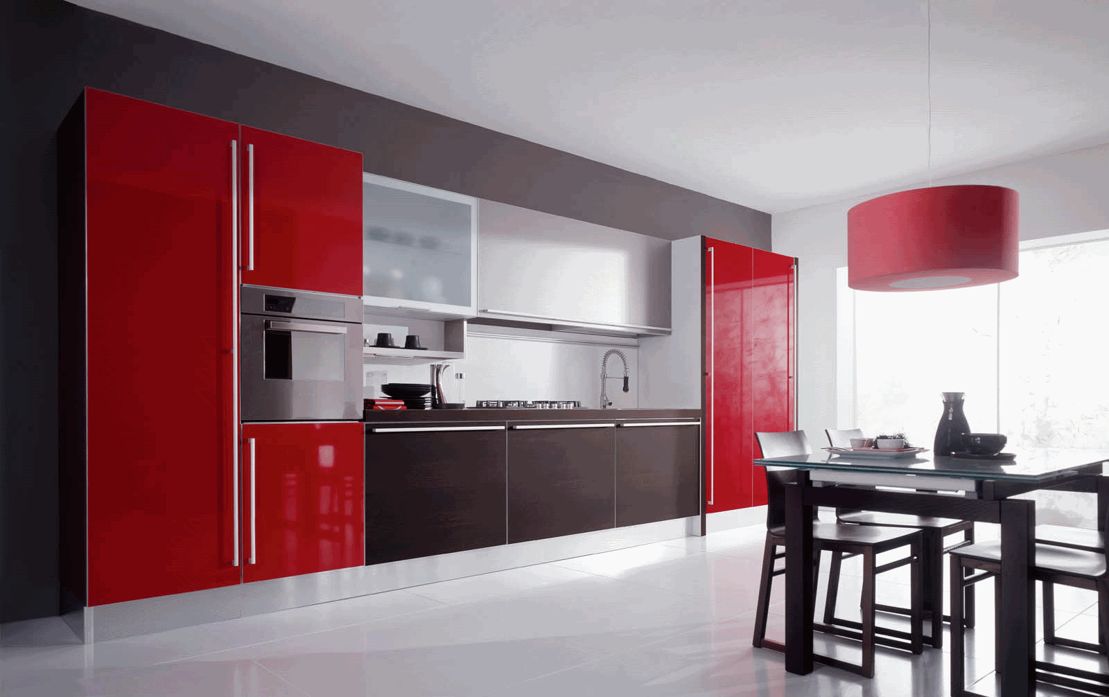 Кухня с красно-коричневым фасадом в стиле модерн