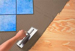 Укладка керамической плитки на деревянный пол