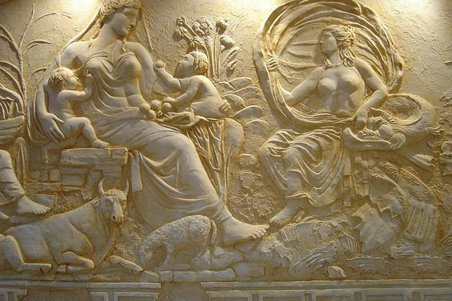 Лепнина – неотъемлемая часть античного архитектурного искусства