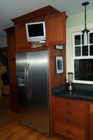 Телевизор на кухне.