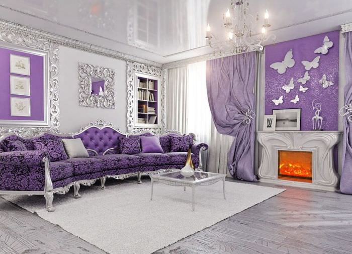 Лавандовый диван в интерьере классической гостиной