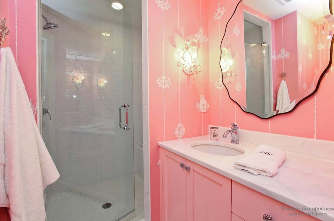 Интерьер ванной комнаты в спокойном розовом цвете