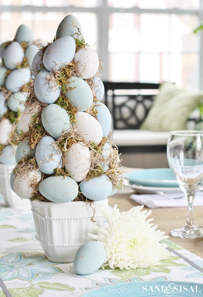 Chalk Paint Easter Egg Topiary Tree - A Beautiful Easter Centerpiece Idea and DIY Easter Decorations